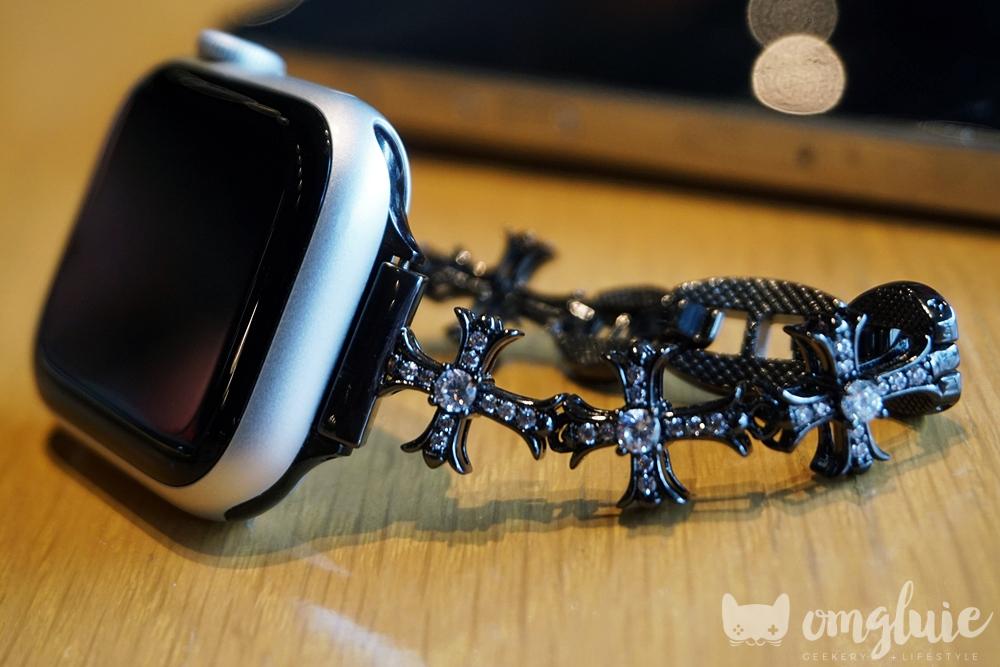 WHIMVOY Review Apple Watch Sparkling Cross Band Closeup