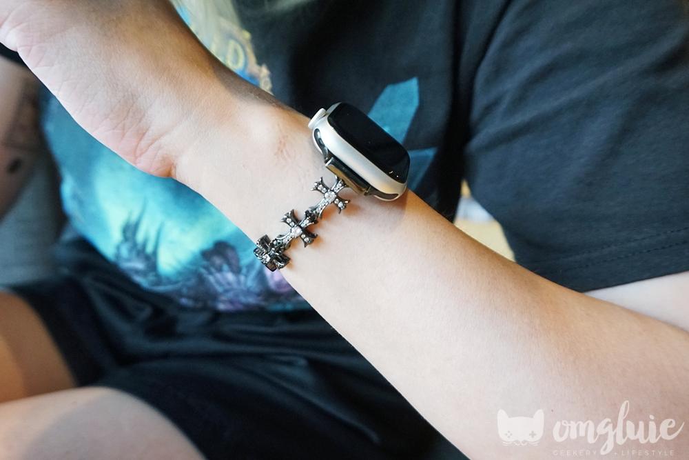 WHIMVOY Review Apple Watch Sparkling Cross Band Worn Wrist